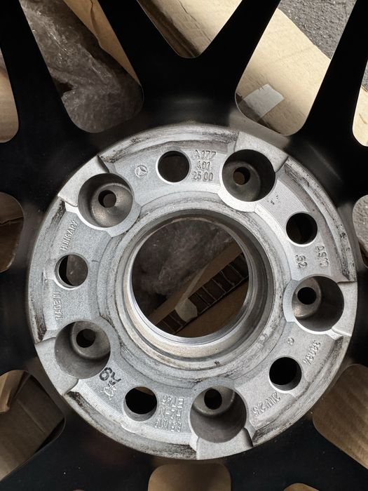 Оригинални Mercedes AMG 19” ковани джанти спорт пакет капачки емблема