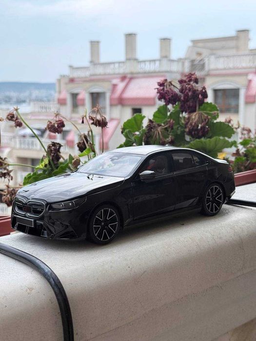 Колекционерски модел BMW M5 G90 Minichamps 1/18