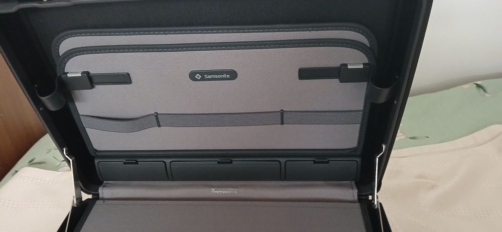 Diplomat/ servieta Samsonite Business rigidă  cu cifru ,Nouă