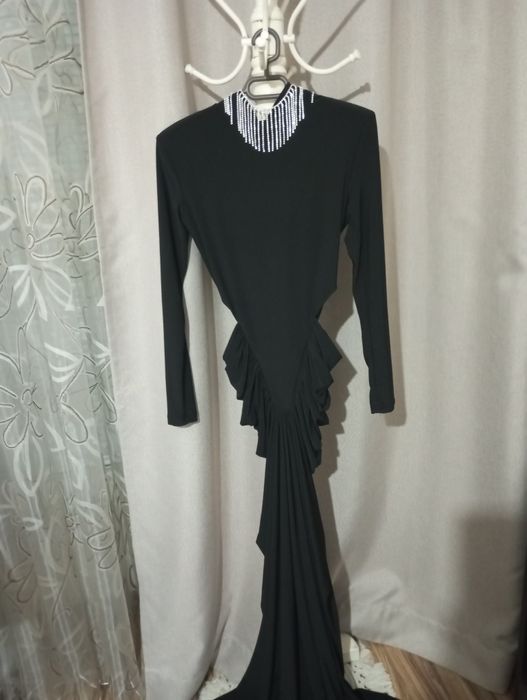 Елегантна дълга рокля