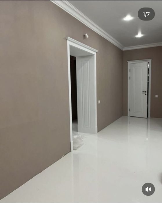 Поклейка обоев.