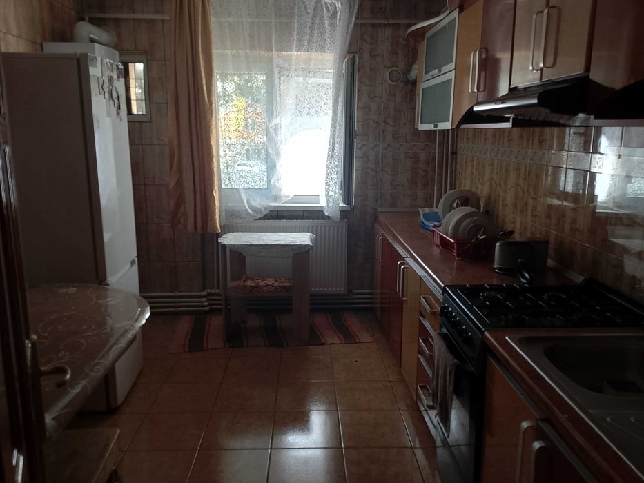 Închiriez Apartament 3 camere