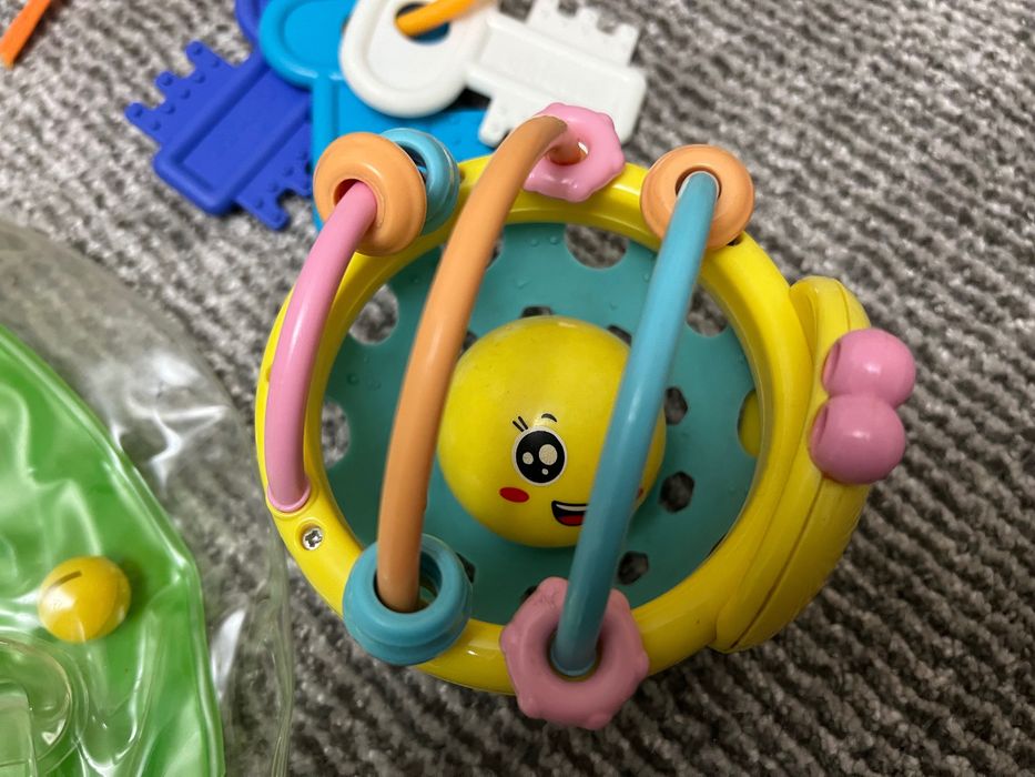 Игрушки , зубогрызки, погремушки, круг для купания для малышей