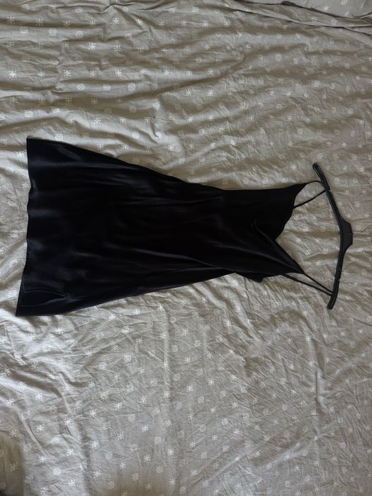 Сатенена рокля bershka