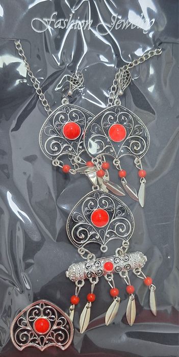 Национальные украшения