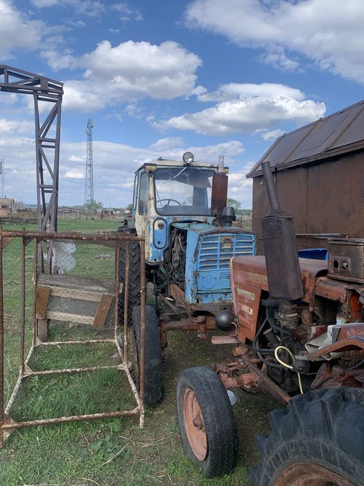 Трактора рабочие