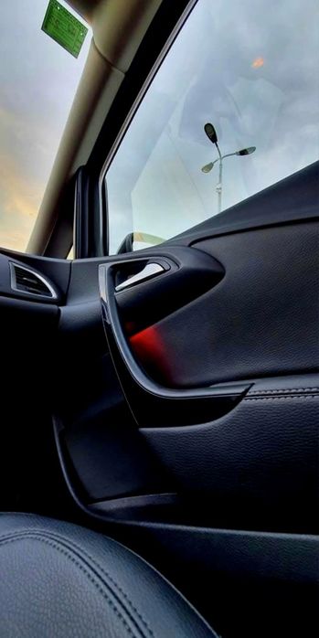 Opel Astra J Sedan, 1.6 Diesel Euro 6, an 2015 – 6.300 € (negociabil)