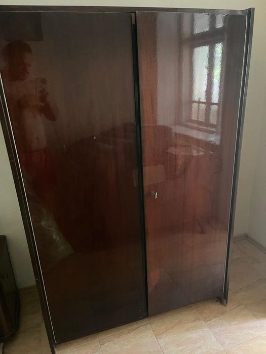 Vand Mobila Veche disponibilă