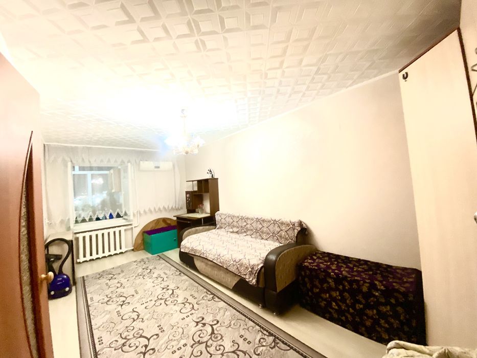 Сдаётся 2 ком кв  в центре города на рынке