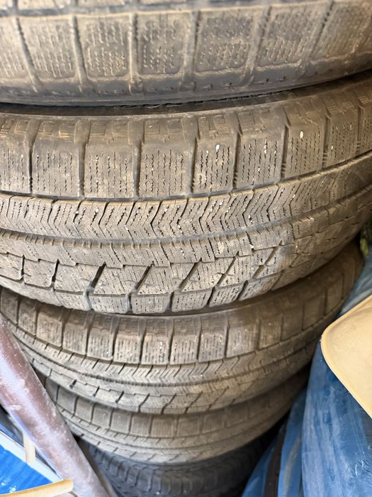 Комплект зимних шин  Bridgestone