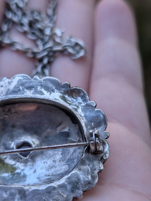 Vechi colier lant si pandantiv brosa din argint, Art Nouveau, cu o piatra albastra, probabil topaz