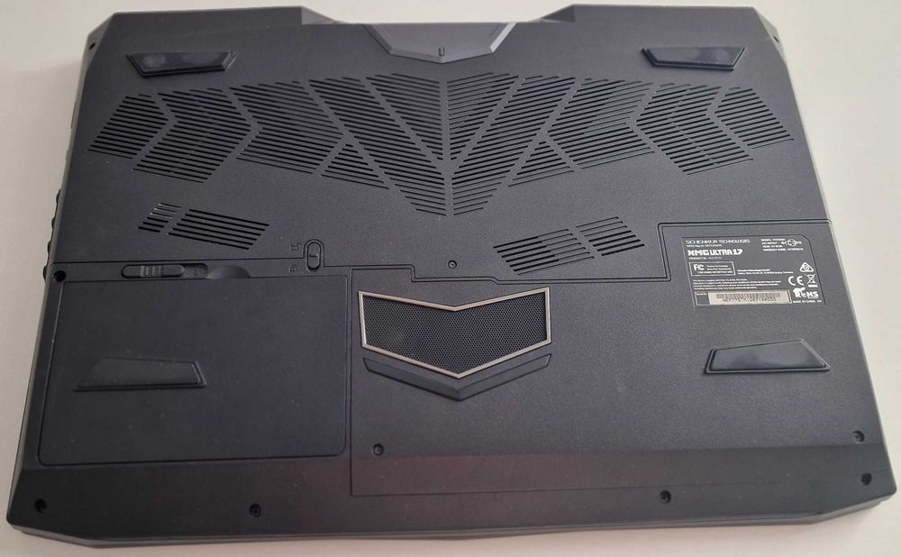 Laptop XMG Ultra 17 (Cleavo P775TM1-G) intel i7-8700k Nvidia GTX 1080