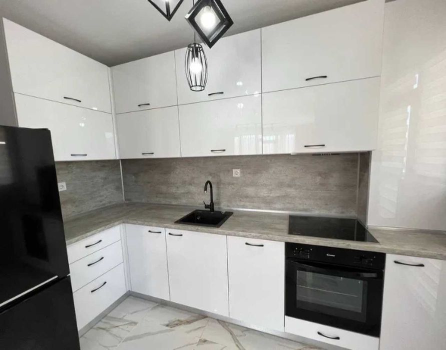 Продава се Тристаен апартамент в Пловдив, Остромила - 107 кв.м за 1476 €/кв.м - Снимка #2