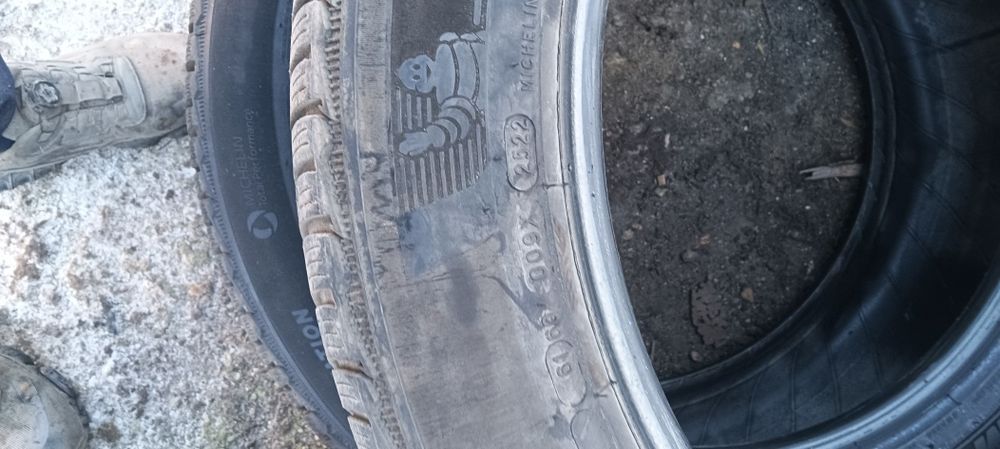 Гуми 285/45/22 и 385 /40/22 DOT 22