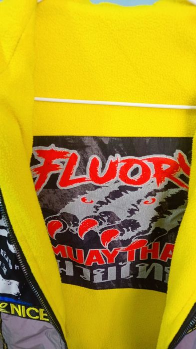 Продам детскую куртку осень-весна