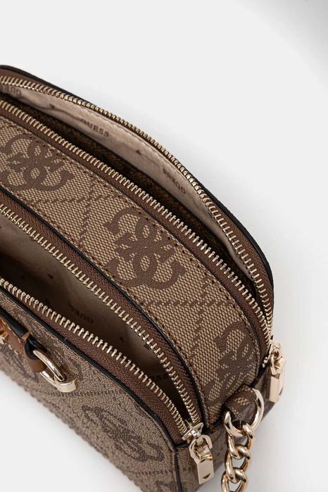 НОВА Чанта Guess IZZY в бежово