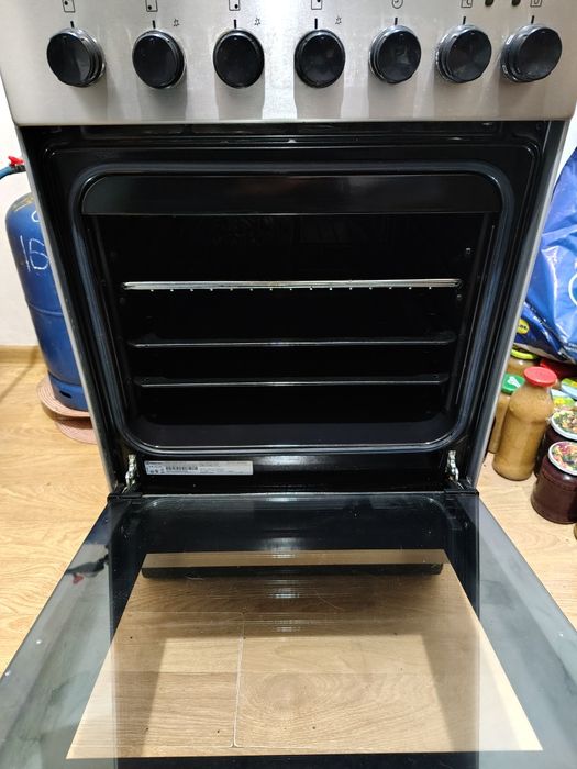 Vând aragaz Electrolux  de inox