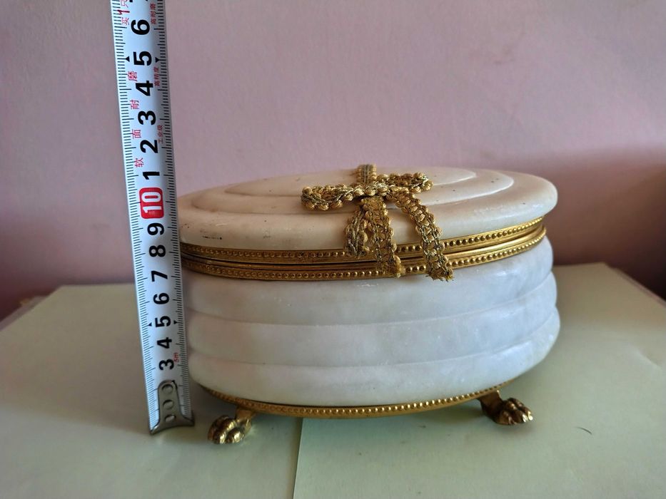 Невероятно Красива Кутия За Бижута- Алабастър Със Позлата