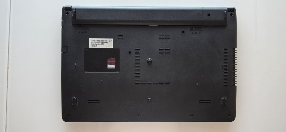 Лаптоп ASUS X501A – Core i3 / 8GB RAM / 240GB SSD / Windows 10 Pro
