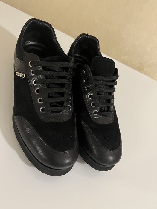 Продам кроссовки