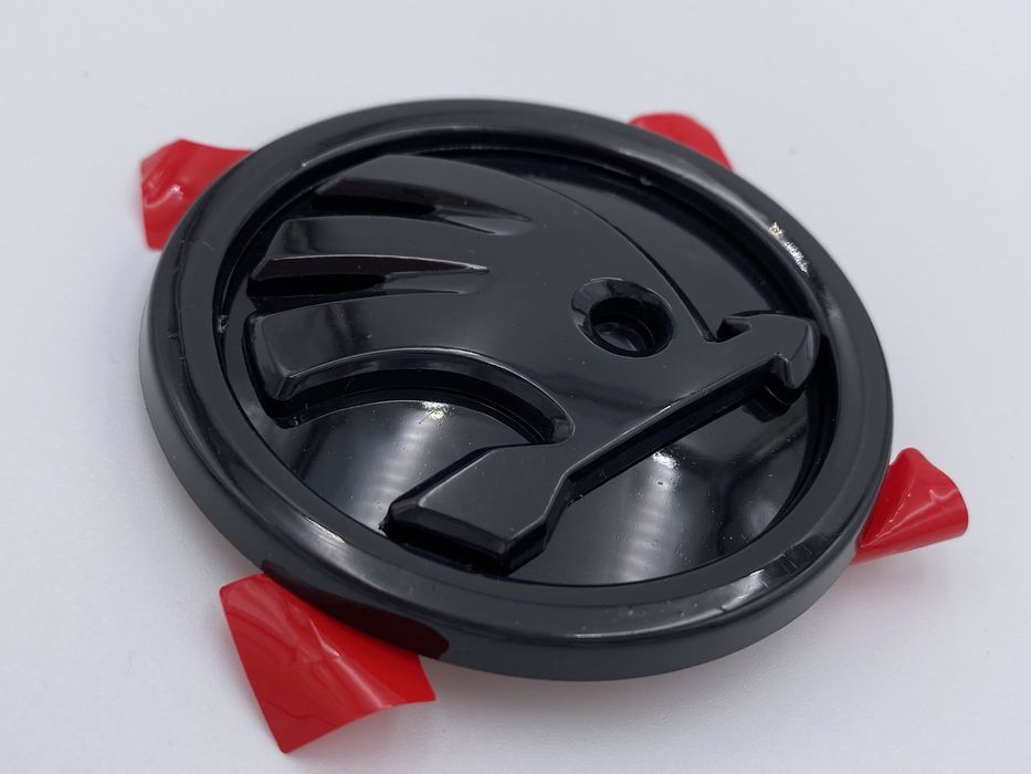 Emblema Skoda spate 80 mm negru