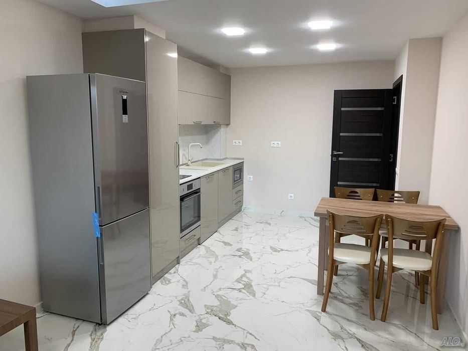 Дава се под наем Двустаен апартамент в Пловдив, Младежки Хълм - 68 кв.м за 378.93 € - Снимка #1