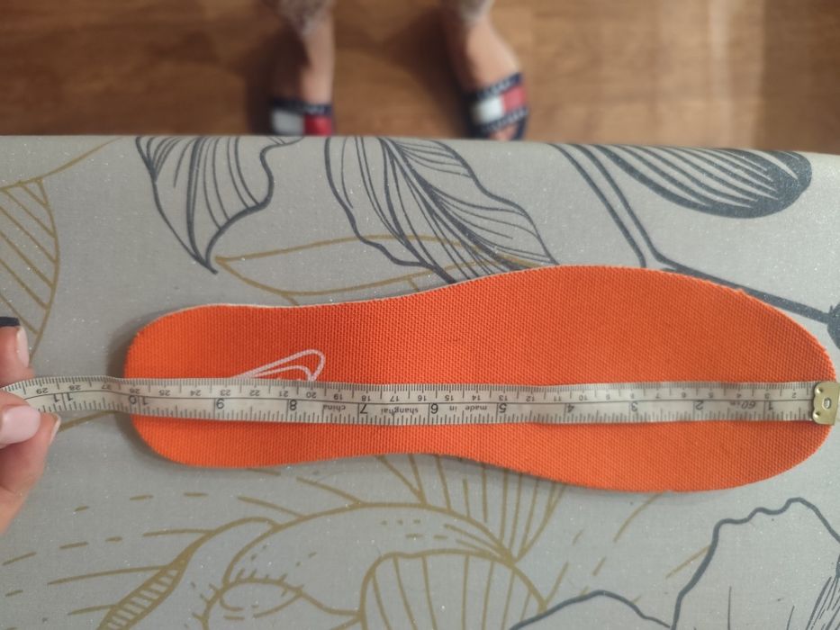 Продам новые кроссовки