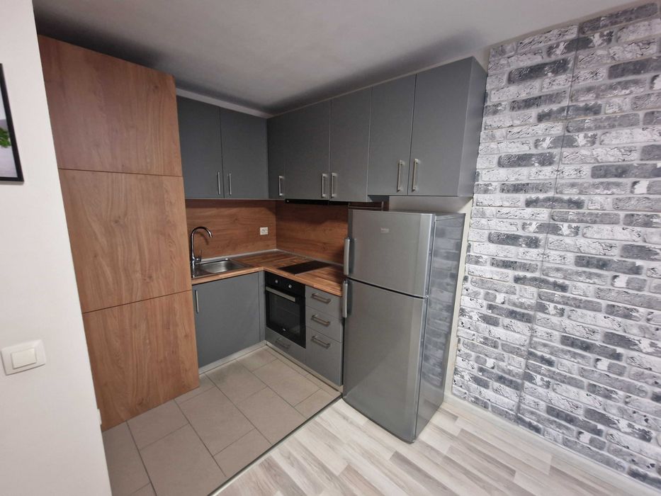 Тристаен апартамент за продажба в широк център до болница „Пулс“