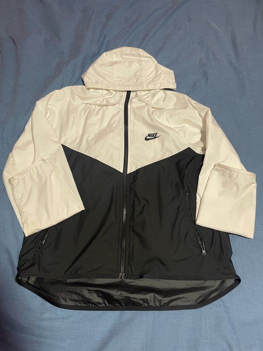 ветровка nike (черно-бяла)