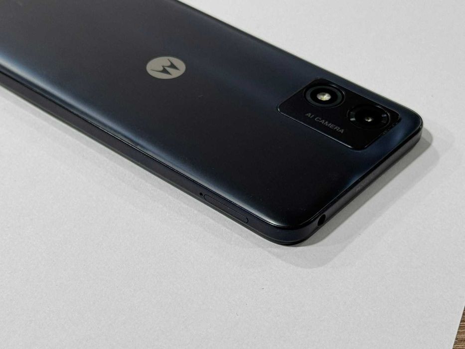 Продавам Motorola E13