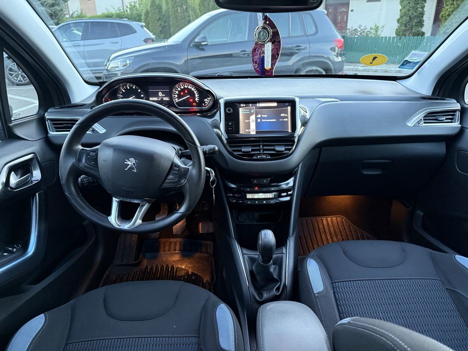 Peugeot 208 1.6i