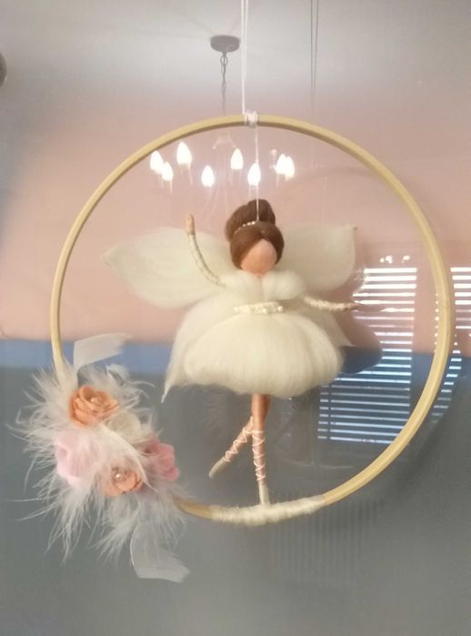 Zânuta balerină- Figurină din lână inspirată din pedagogia Waldorf.