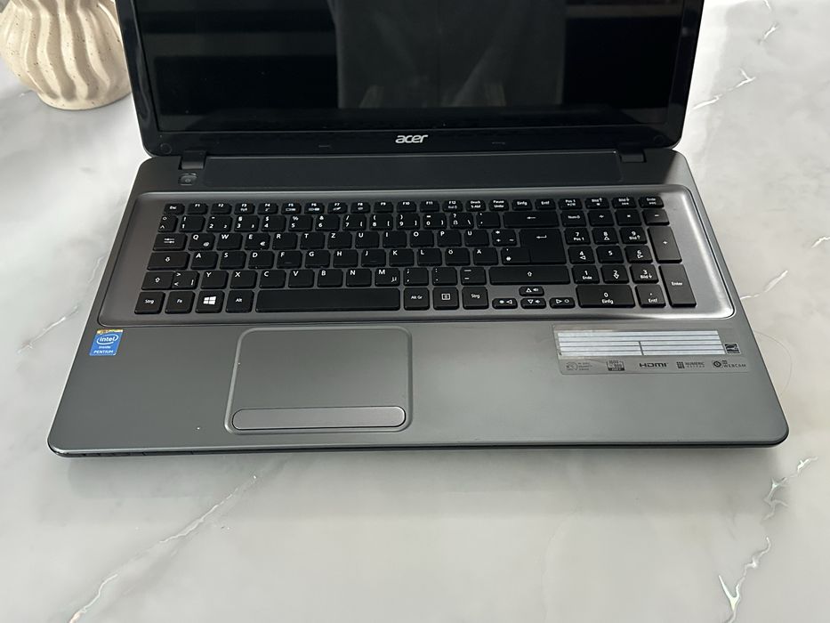 Acer Aspire E1, 17 inch, Procesor Intel Pentium, 4Gb Ram, 500Gb HDD.