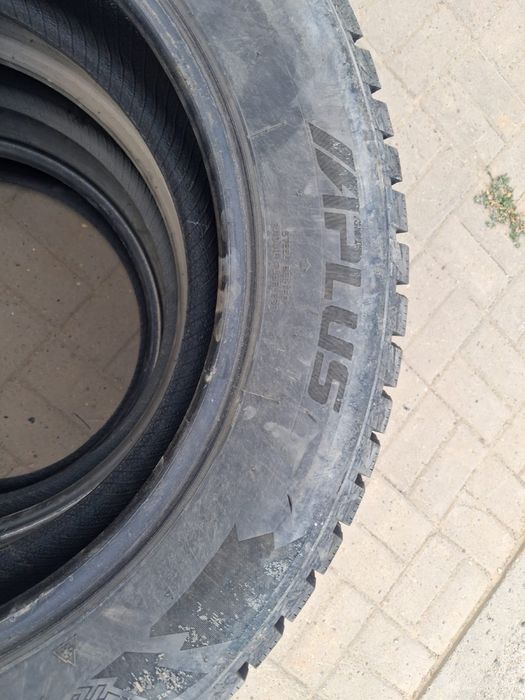 Продам шины  размер 235/60R18