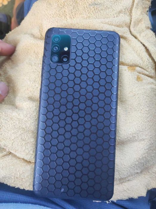 SAMSUNG A51 B/U holati yaxshi narxini kelishamiz