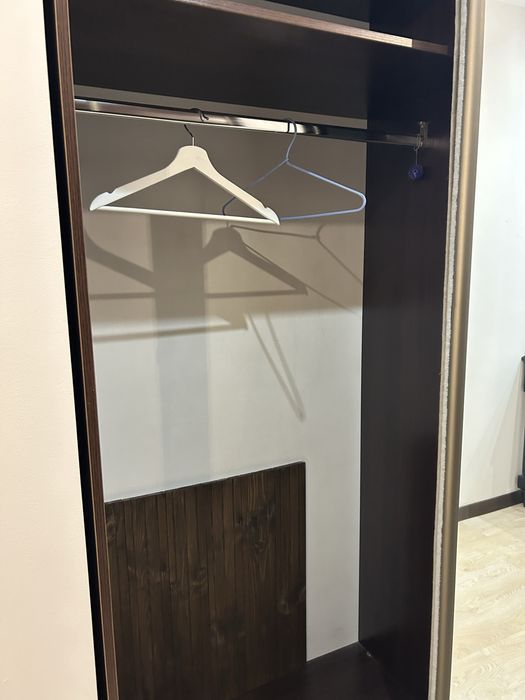 Продается шкаф с зеркалом