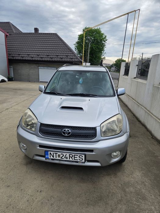 Vând Toyota Rav 4