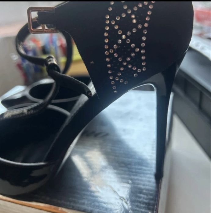 Pantofi cu toc eleganți