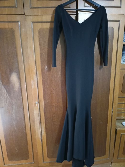 Два  красивых  платья