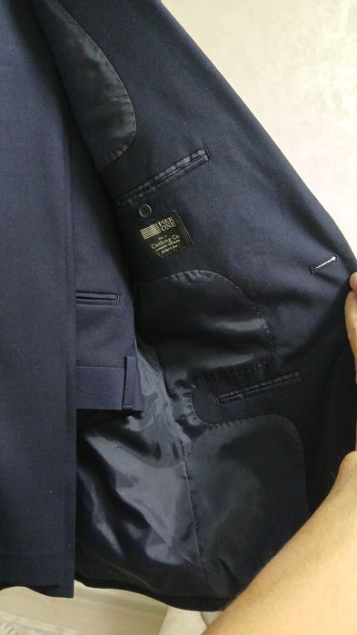 Продам костюм тёмно синего цвета