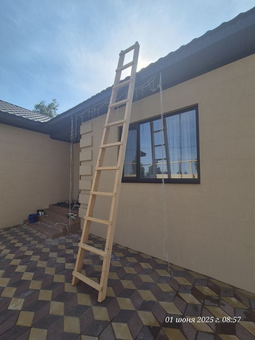 Лестница деревянная 4.5 м мощная