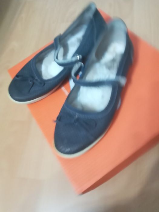 Продам туфли на девочку размер 38