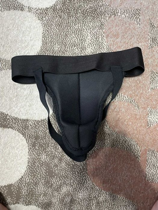 Продам хоккейную форму 11-13 лет.