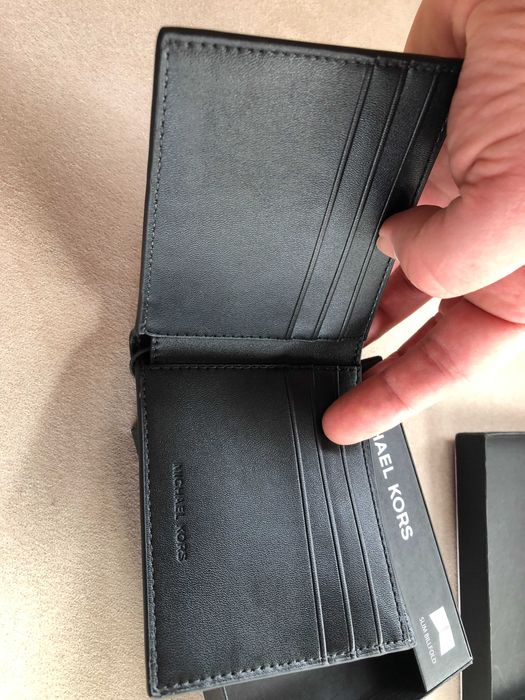 Маркови мъжки портфейли