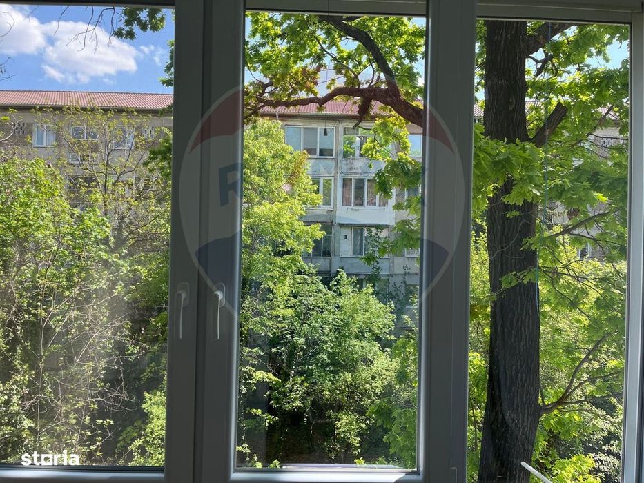 Apartament cu 3 camere de închiriat în zona Cetatii