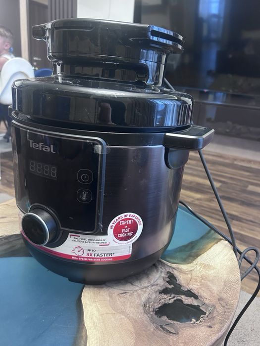 Комбиниран Мултикукър и Еър фрайър в едно