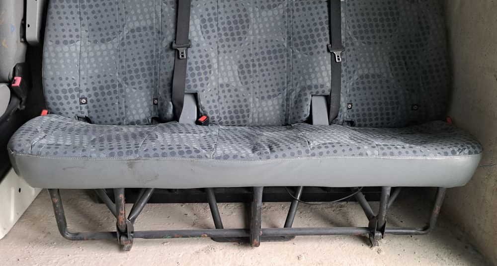 Banchetă Ford Transit 3 locuri diferite banchete Față Iveco 2 locuri