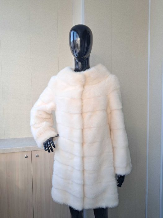 Haina de blana nurcă , vizon divină, incredibil. Culoare alb