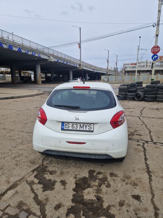 Peugeot 208  1.0 2013