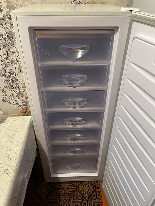 Продам морозильную камеру